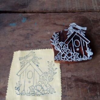 Holzstempel mit Vogelhaus und Blümchen
