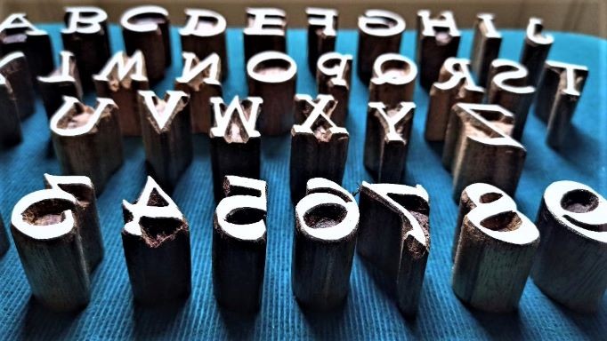 Alphabet und Zahlen Stempel Set aus Holz für Stoffdruck