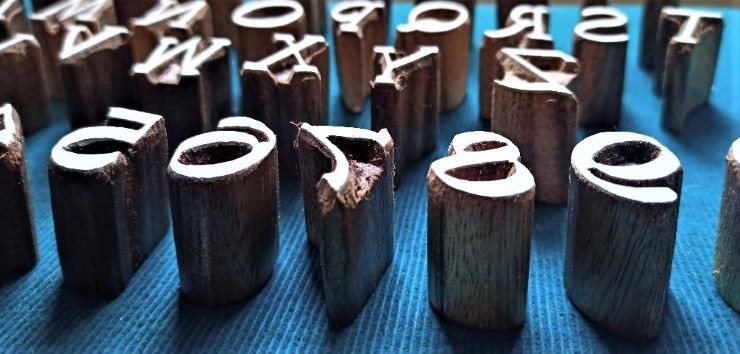 Alphabet und Zahlen Stempel Set aus Holz für Stoffdruck