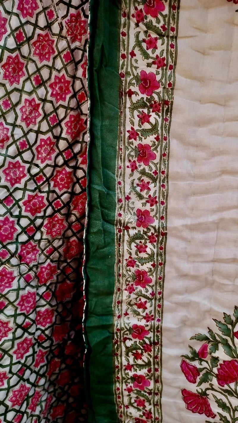 Steppdecke aus Baumwolle Handbedruckt Doppeldecke rosa Blumenbouquet