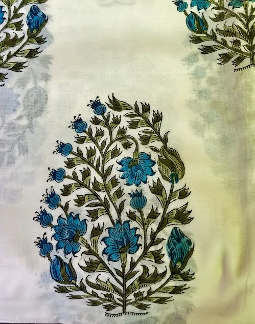 Baumwollstoff Handbedruckt mit Kornblumen Bouquet auf weißem Hintergrund