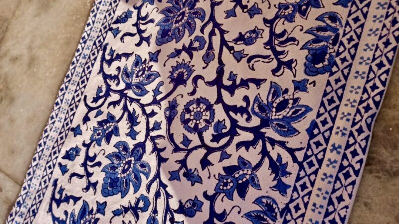 Tischsets Handbedruckt im 6 Stk Set mit blau weißen Blumen Muster