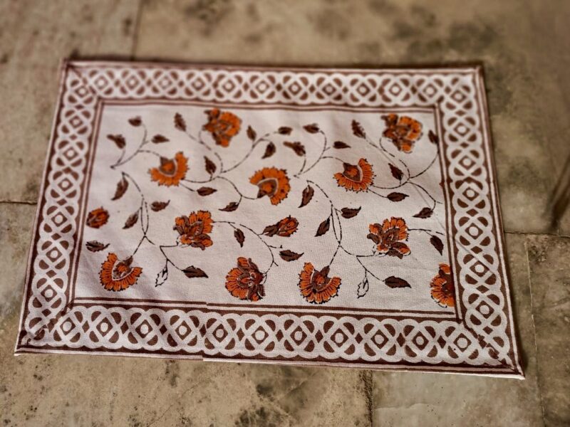 Tischsets Handbedruckt im 6 Stk Set mit orange braunen Blumen Muster