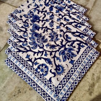 Stoffservietten Handbedruckt im 6 Stk Set mit blau weißen Blumen Muster