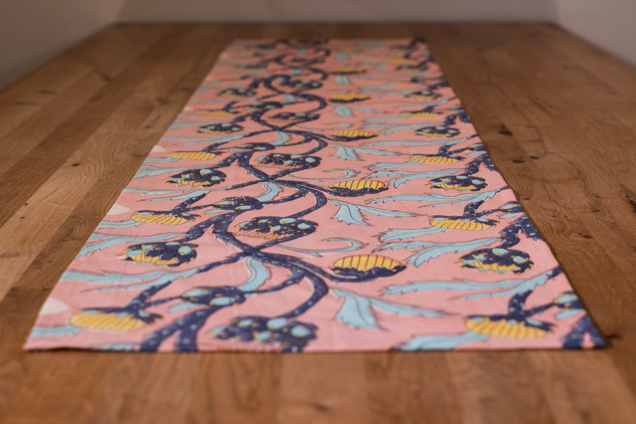Prints Shop Tischläufer aus | mit LOVE von Hand pinker bedruckt Artischocke Baumwolle nachhaltiger